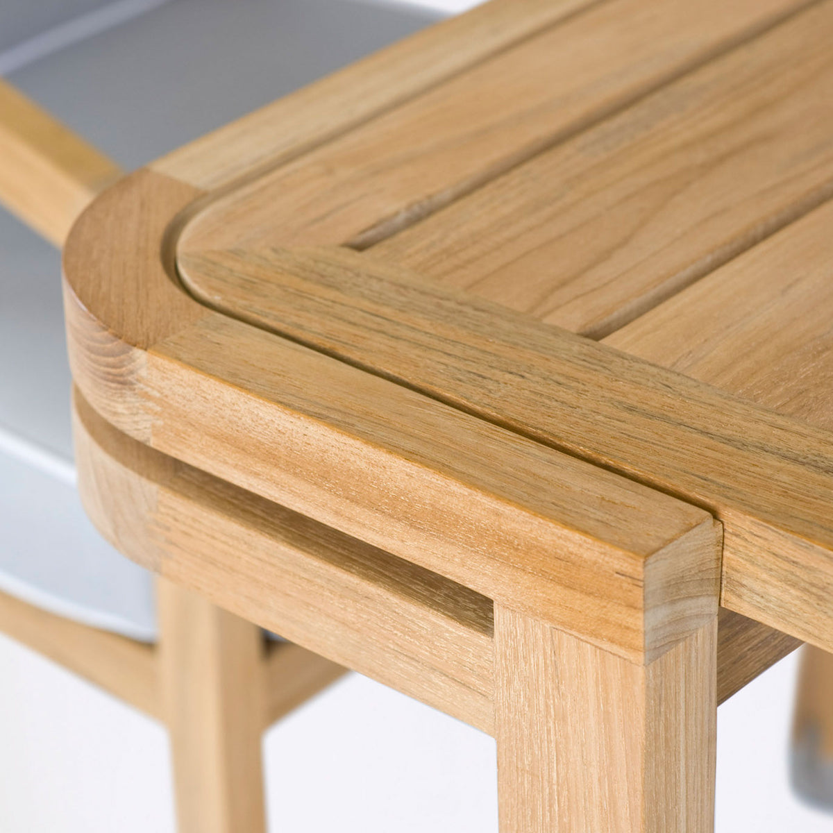 Summit Dining Table | Bespoke Design & Luxury Furniture | LINLEY