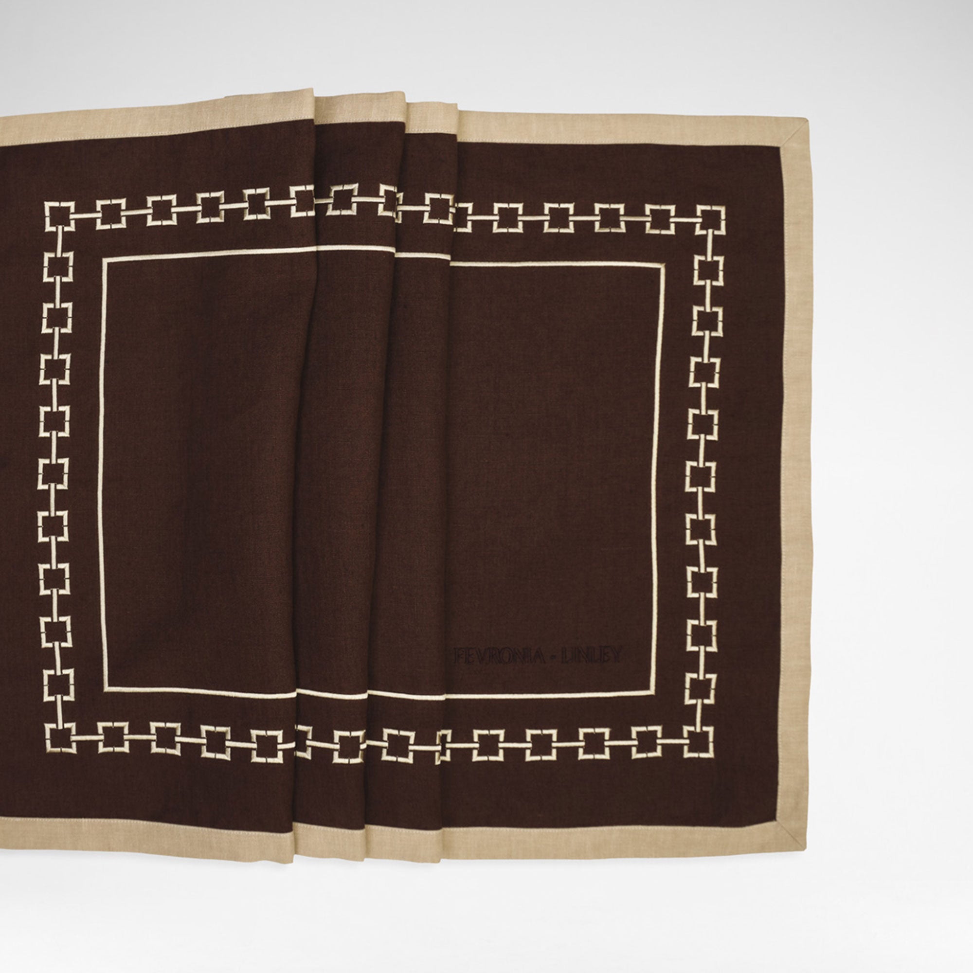 L-Chain Table Runner