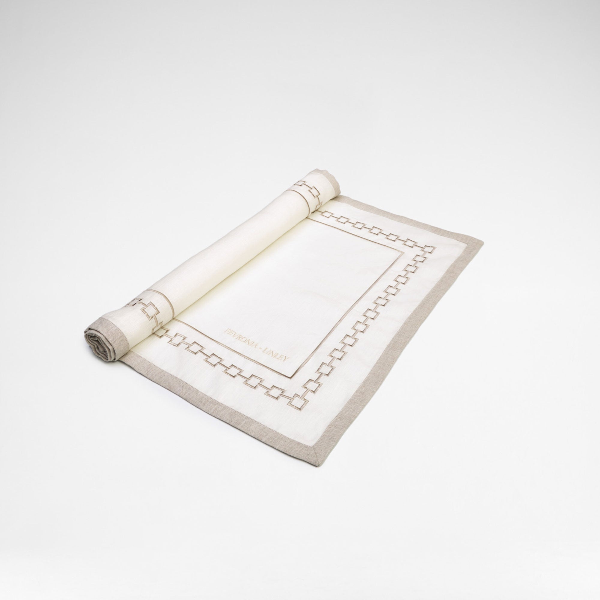 L-Chain Table Runner