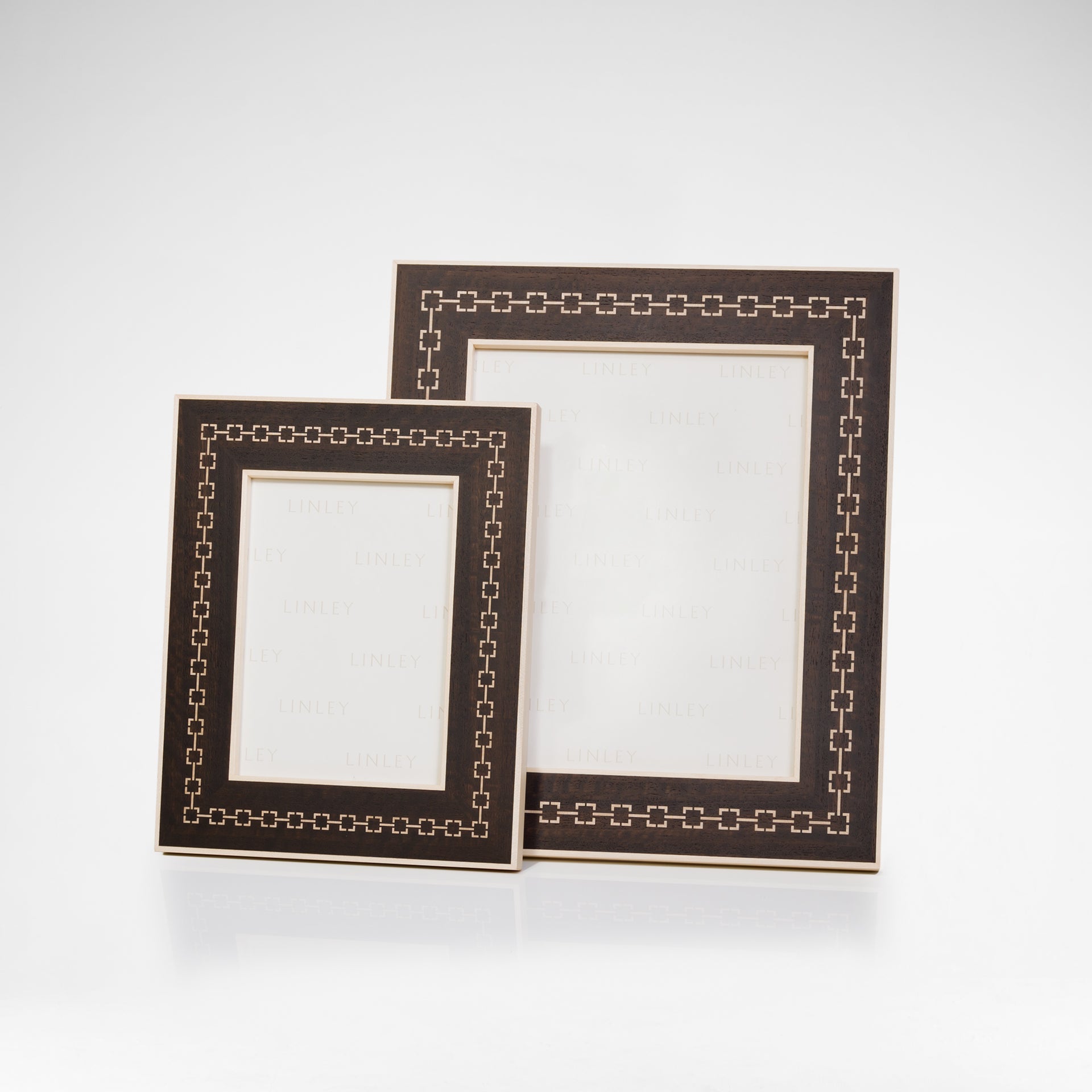 L Chain Photograph Frame