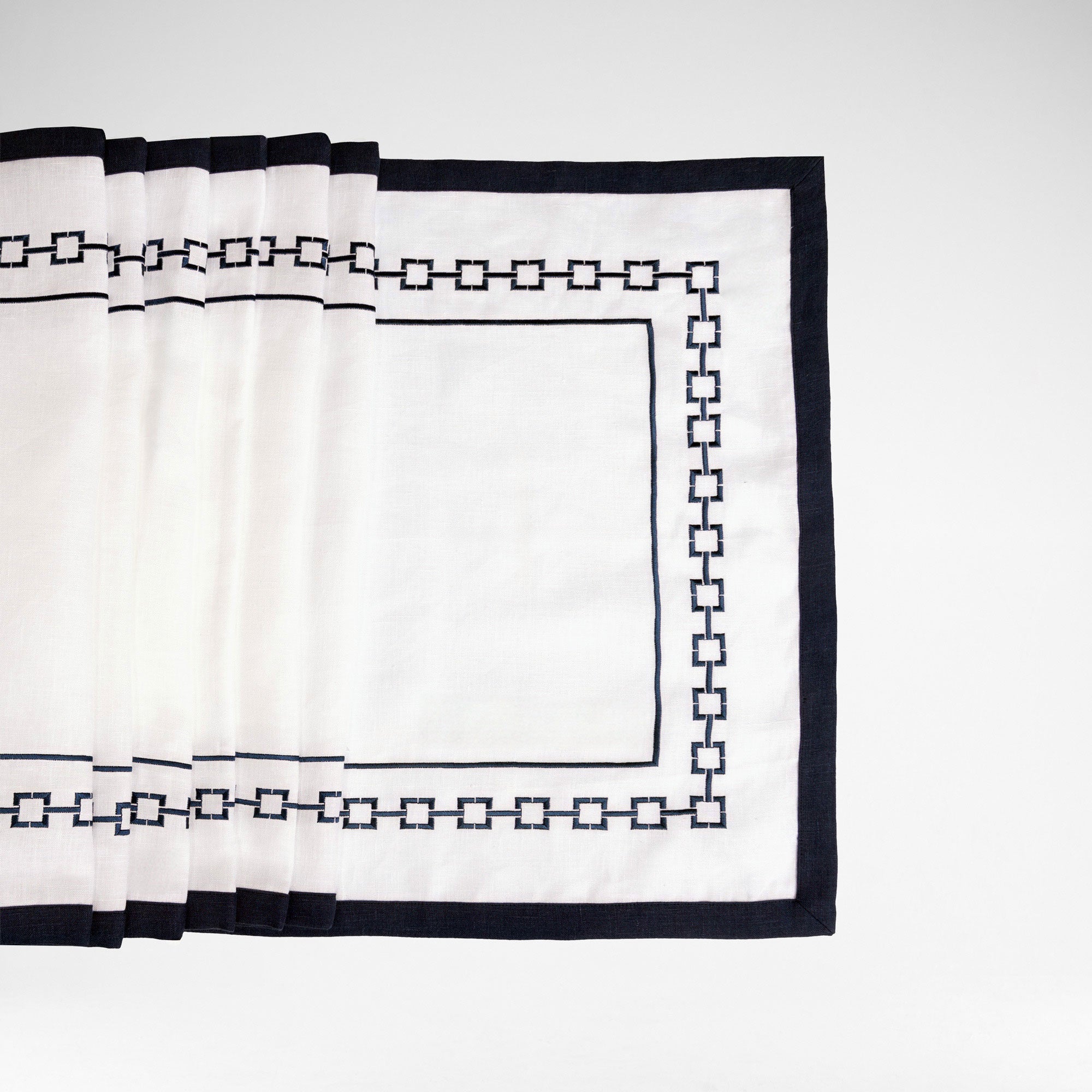 L-Chain Table Runner
