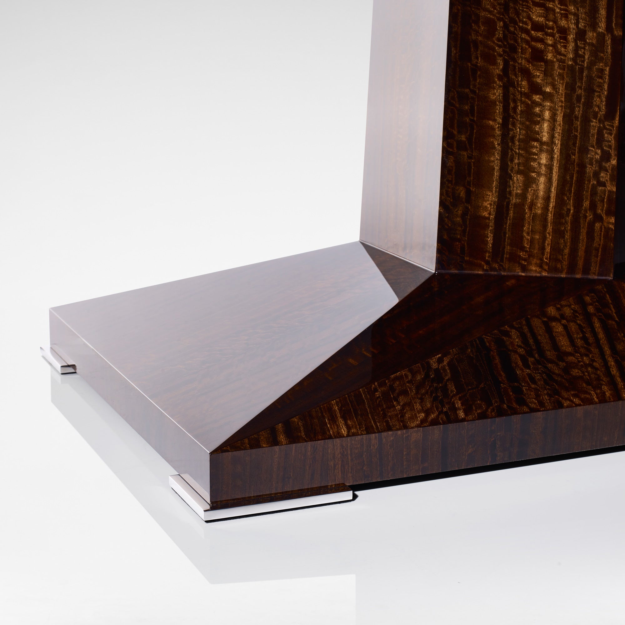 Monte Dining Table | Bespoke Design & Luxury Furniture | LINLEY