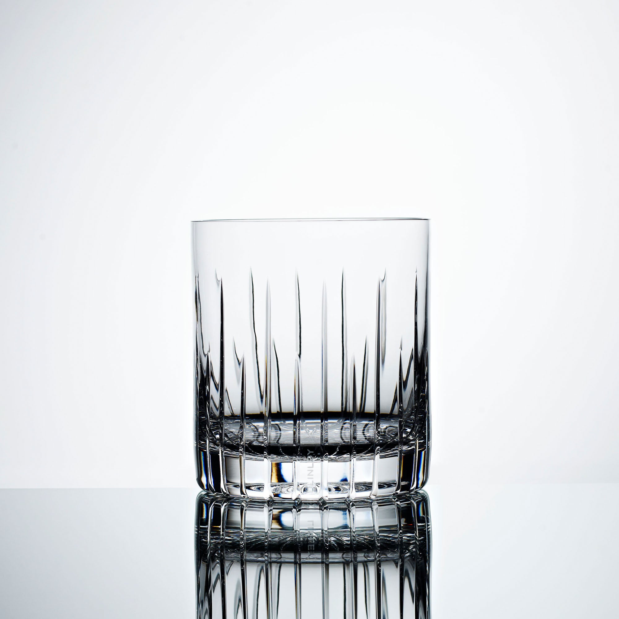Trafalgar Straight Whisky Tumbler | Luxury Home Accessories & Gifts | LINLEY